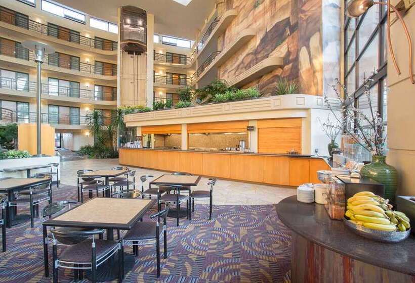 هتل Embassy Suites By Hilton Phoenix Biltmore