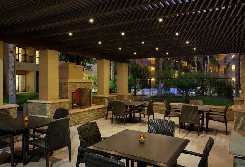 Hotel Embassy Suites By Hilton Phoenix Tempe