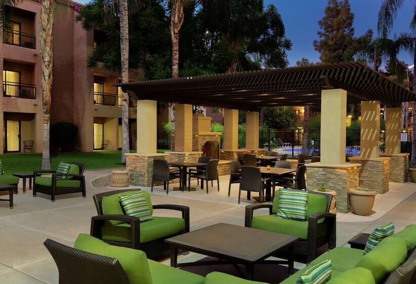 هتل Embassy Suites By Hilton Phoenix Tempe