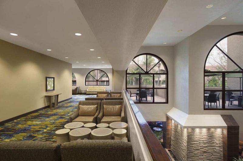 هتل Embassy Suites By Hilton Phoenix Tempe