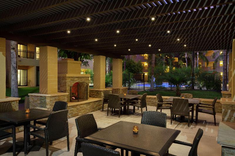 هتل Embassy Suites By Hilton Phoenix Tempe