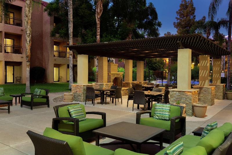 هتل Embassy Suites By Hilton Phoenix Tempe