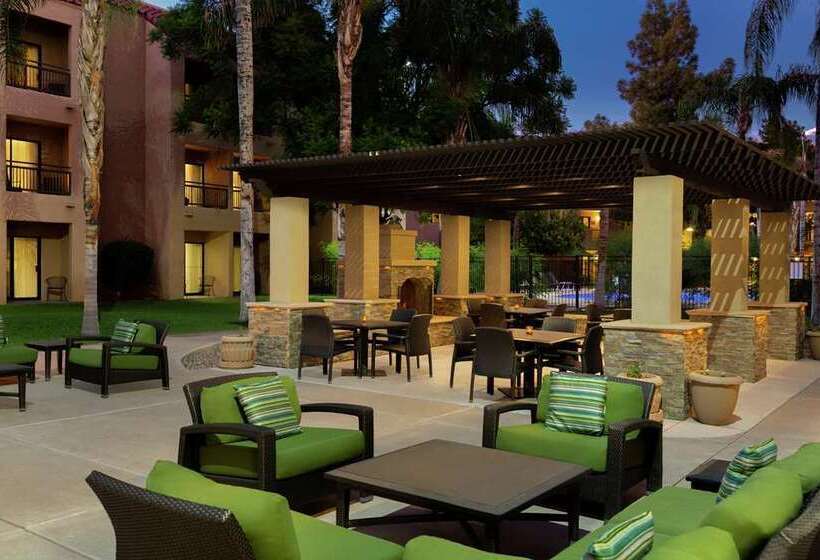 هتل Embassy Suites By Hilton Phoenix Tempe
