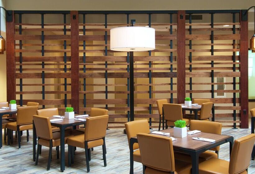 فندق Embassy Suites By Hilton Portland Tigard