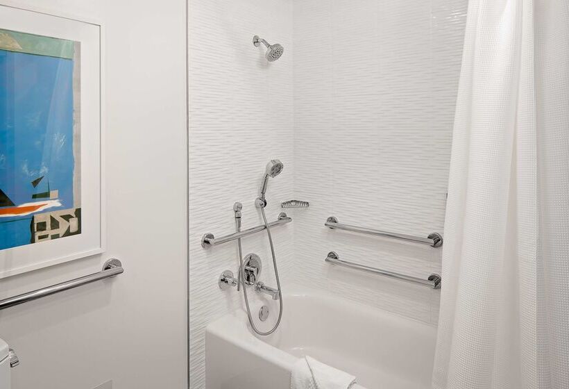 هتل Embassy Suites By Hilton San Diego Bay Downtown