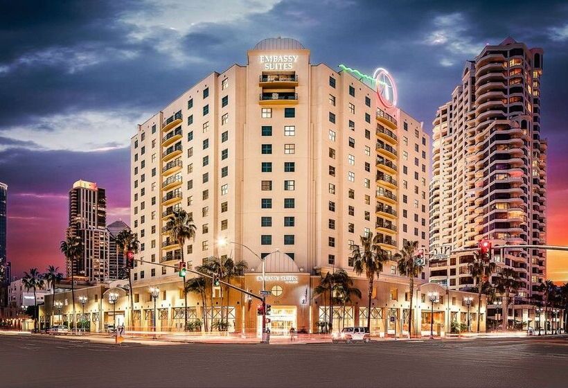 هتل Embassy Suites By Hilton San Diego Bay Downtown