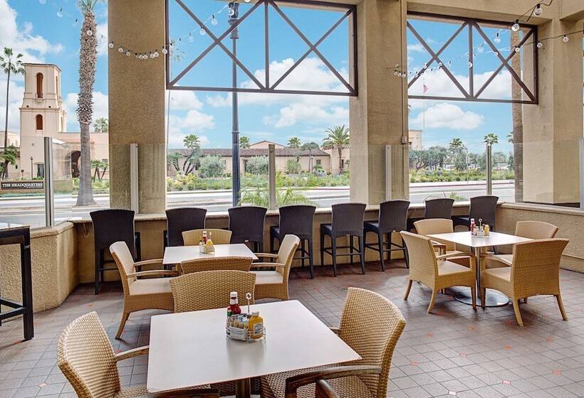 هتل Embassy Suites By Hilton San Diego Bay Downtown