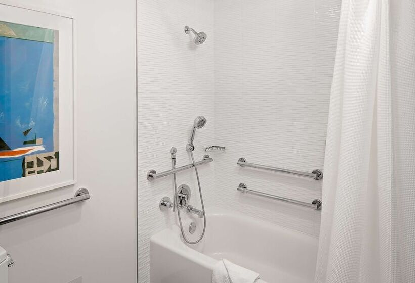 هتل Embassy Suites By Hilton San Diego Bay Downtown