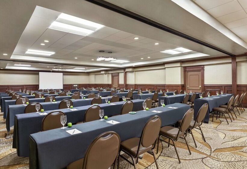 בית מלון כפרי Embassy Suites By Hilton Santa Ana Orange County Airport