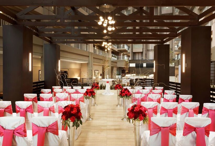 هتل Embassy Suites By Hilton Chicago Lombard Oak Brook