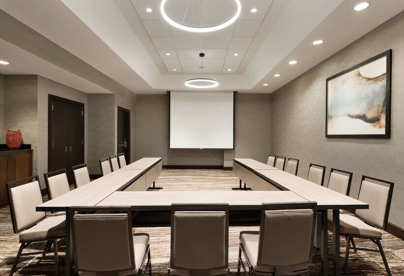 هتل Embassy Suites By Hilton Chicago Lombard Oak Brook