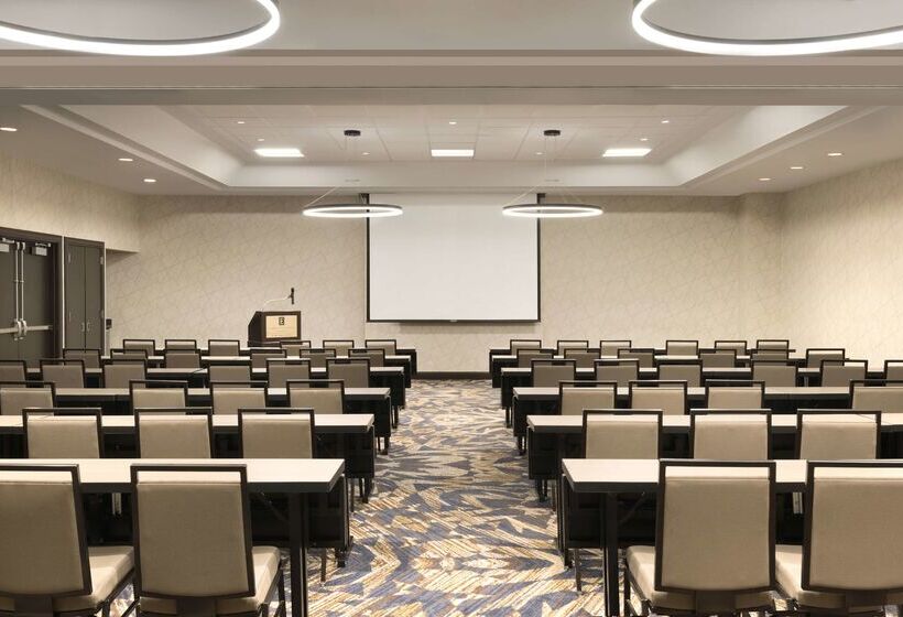 هتل Embassy Suites By Hilton Chicago Lombard Oak Brook