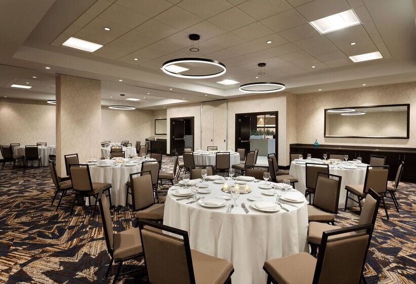 هتل Embassy Suites By Hilton Chicago Lombard Oak Brook