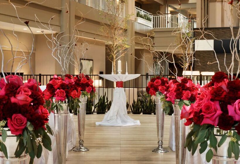هتل Embassy Suites By Hilton Chicago Lombard Oak Brook