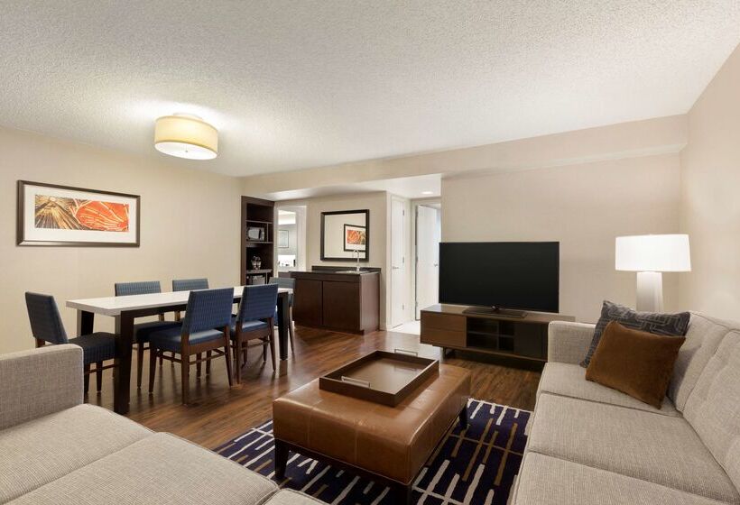 هتل Embassy Suites By Hilton Chicago Lombard Oak Brook