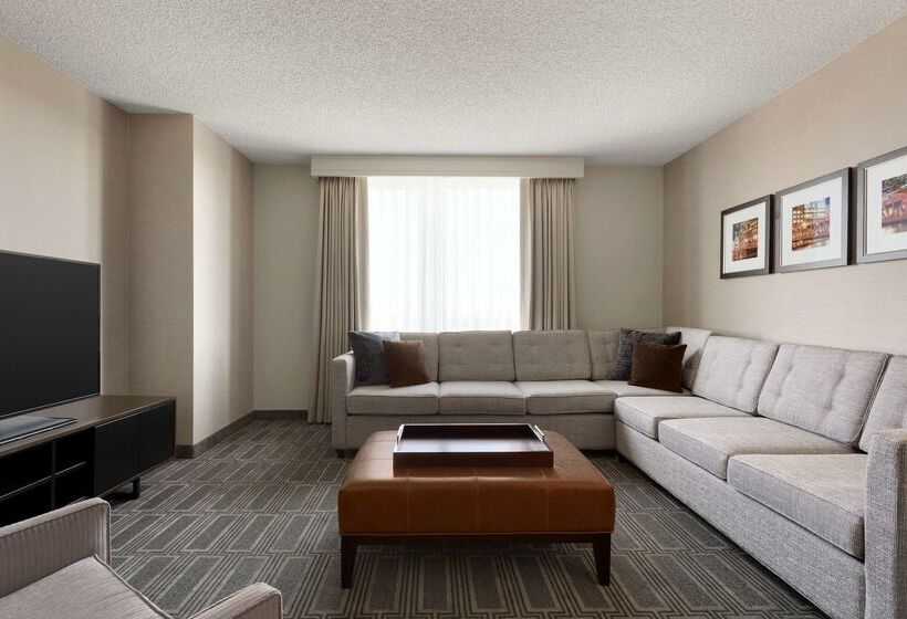 هتل Embassy Suites By Hilton Chicago Lombard Oak Brook