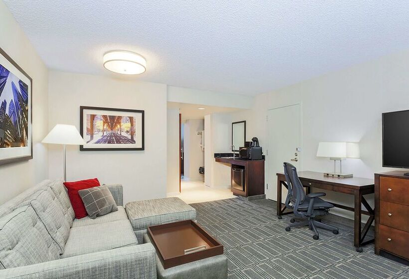 هتل Embassy Suites By Hilton Chicago Lombard Oak Brook