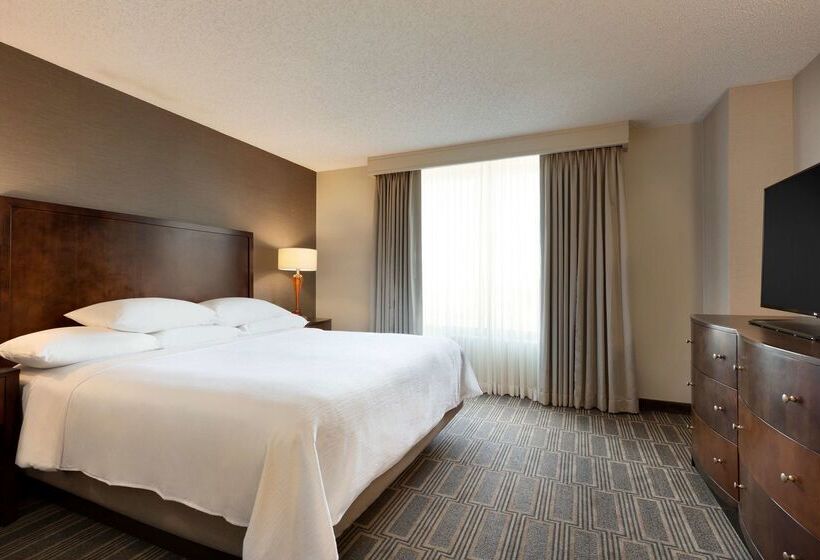 هتل Embassy Suites By Hilton Chicago Lombard Oak Brook