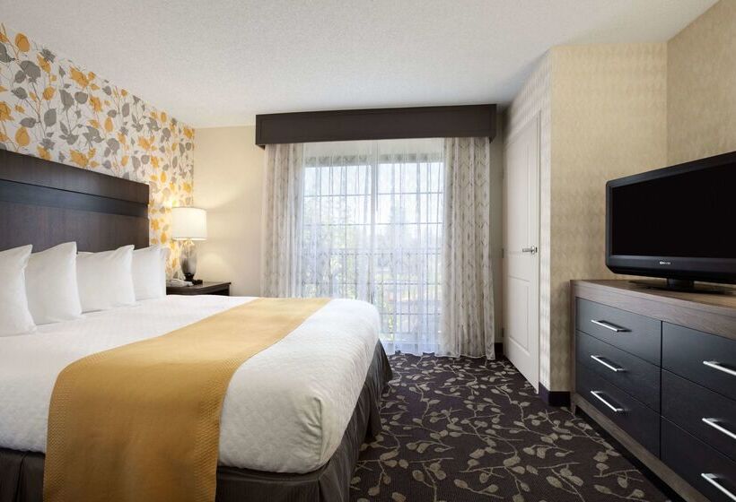 هتل Embassy Suites By Hilton Napa Valley