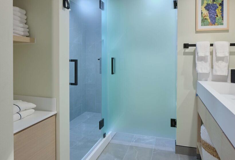 هتل Embassy Suites By Hilton Napa Valley