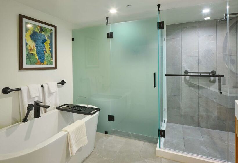 هتل Embassy Suites By Hilton Napa Valley