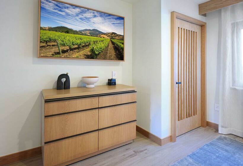 هتل Embassy Suites By Hilton Napa Valley