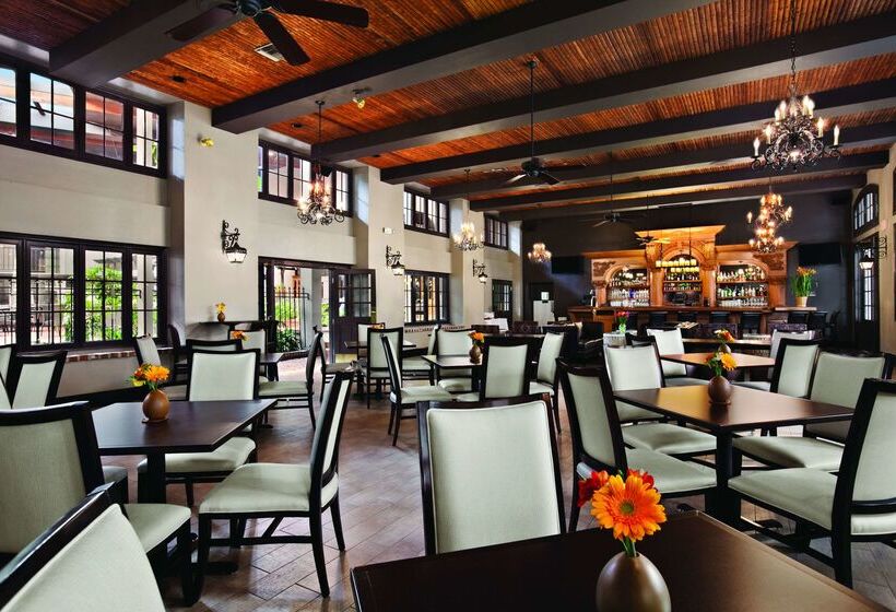 هتل Embassy Suites By Hilton Napa Valley