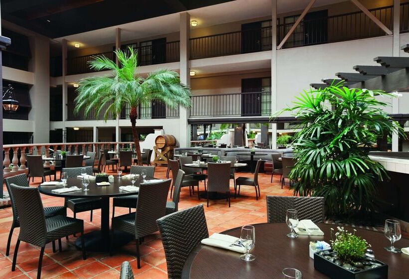 هتل Embassy Suites By Hilton Napa Valley