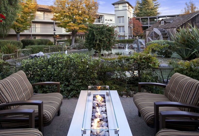 هتل Embassy Suites By Hilton Napa Valley