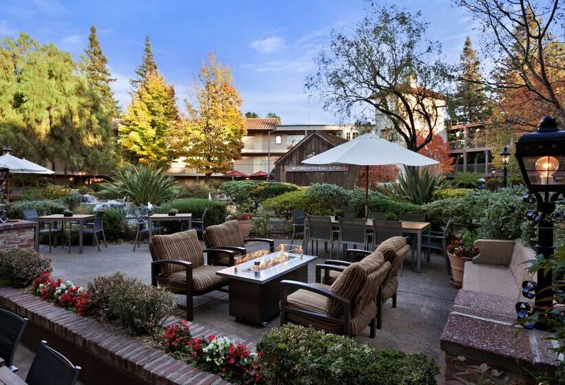 هتل Embassy Suites By Hilton Napa Valley