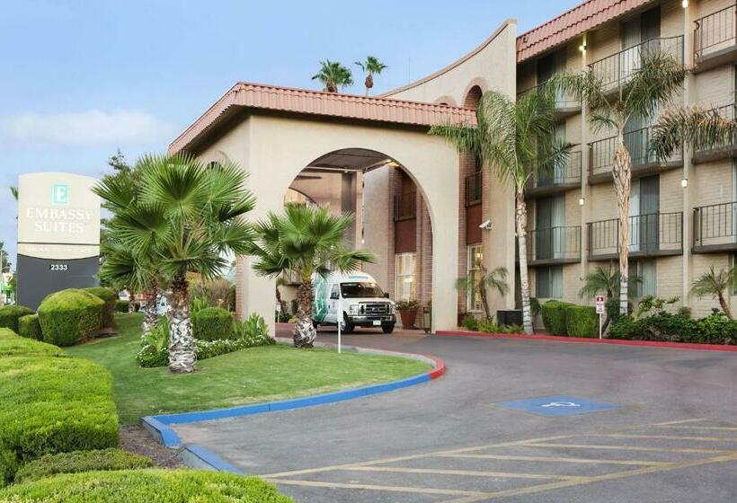 Hotel Embassy Suites By Hilton Phoenix Airport