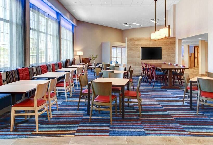 هتل Fairfield Inn & Suites By Marriott Cape Cod Hyannis