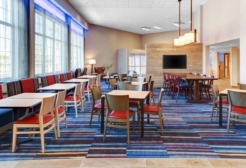 هتل Fairfield Inn & Suites Cape Cod Hyannis