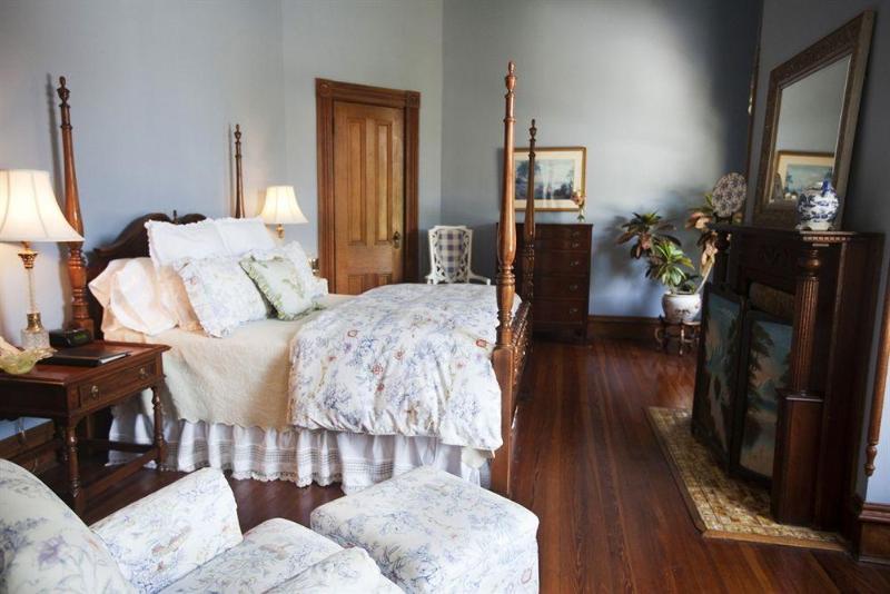 هتل Forsyth Park Inn