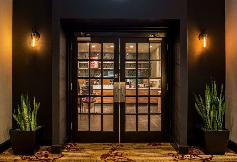 בית מלון כפרי Hilton Fort Wayne At The Grand Wayne Convention Center