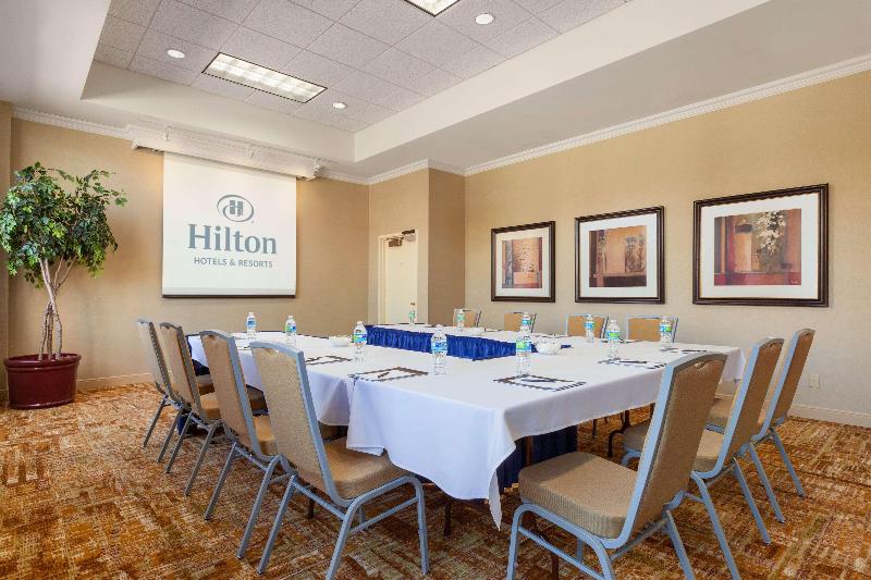 בית מלון כפרי Hilton Fort Wayne At The Grand Wayne Convention Center