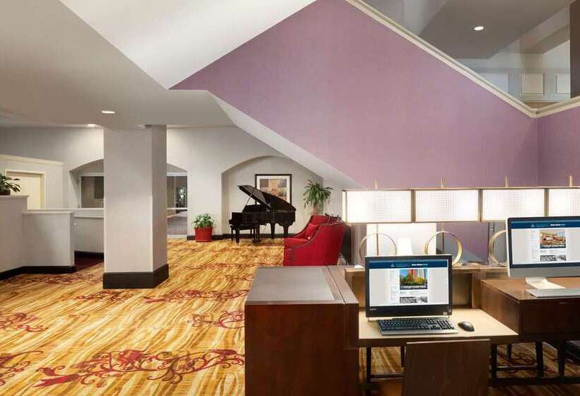 בית מלון כפרי Hilton Fort Wayne At The Grand Wayne Convention Center