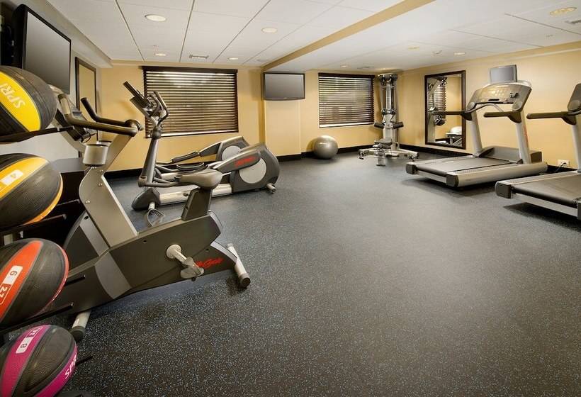호텔 Holiday Inn Express   Waldorf, An Ihg