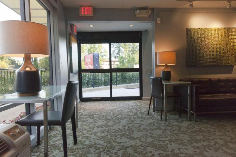 هتل Inns Of Virginia Arlington