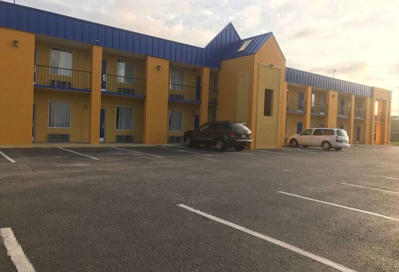 هتل Knights Inn Lumberton