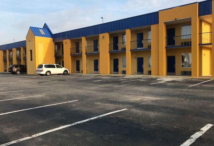 هتل Knights Inn Lumberton
