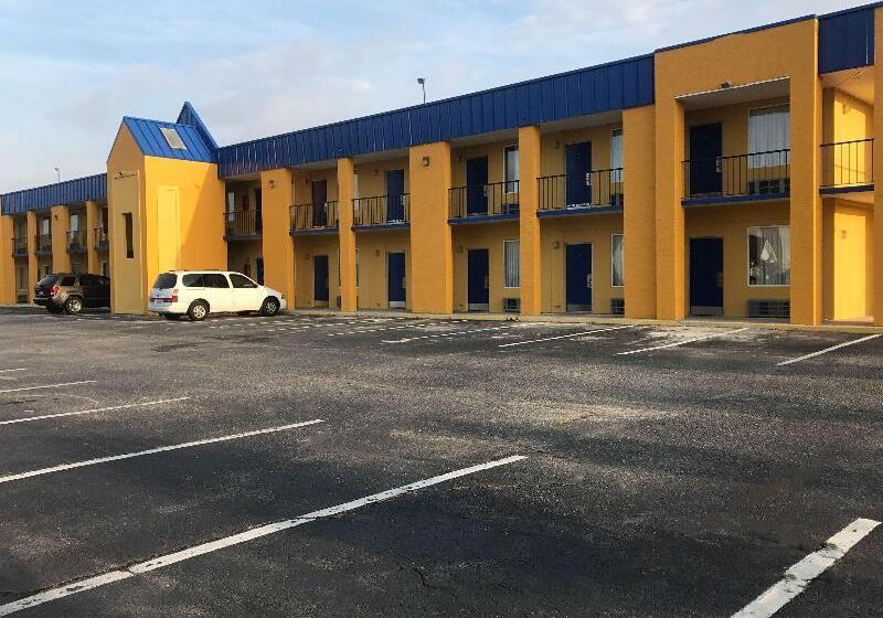هتل Knights Inn Lumberton