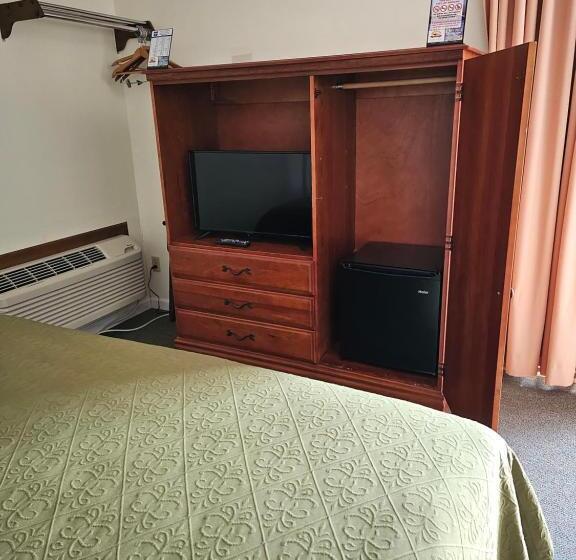 هتل Knights Inn Mackinaw City