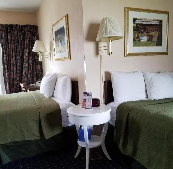 هتل Knights Inn Mackinaw City