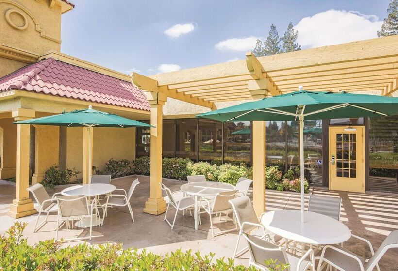 فندق Howard Johnson By Wyndham Sacramento Downtown