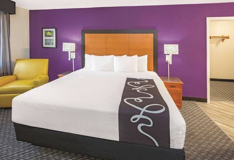 فندق Howard Johnson By Wyndham Sacramento Downtown