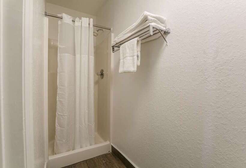 هتل Quality Inn