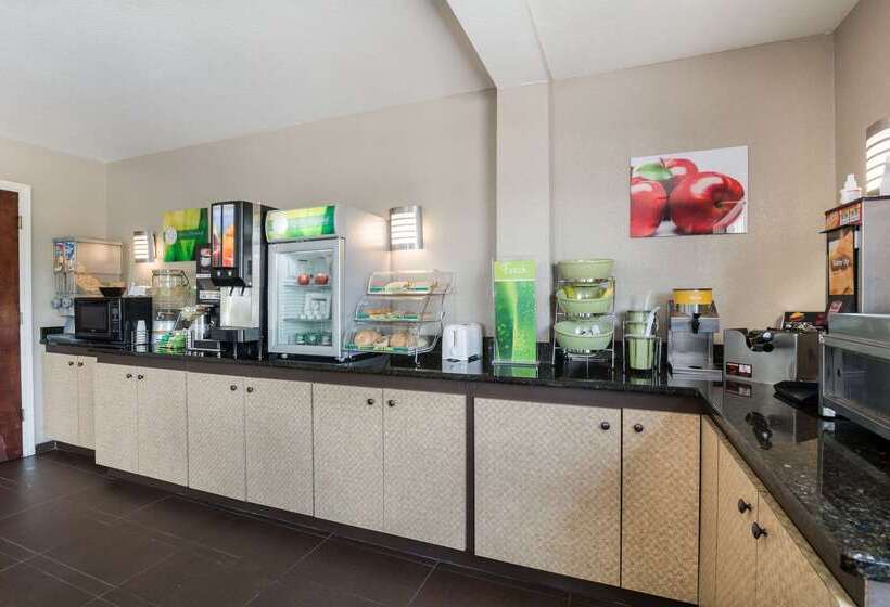 هتل Quality Inn