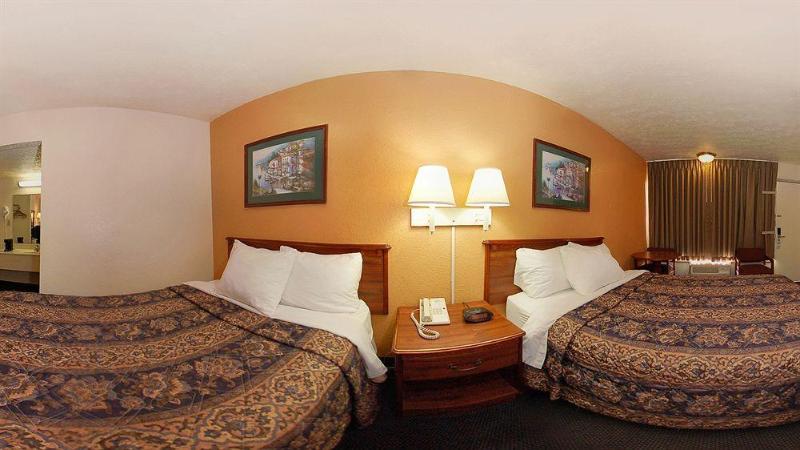 هتل Quality Inn