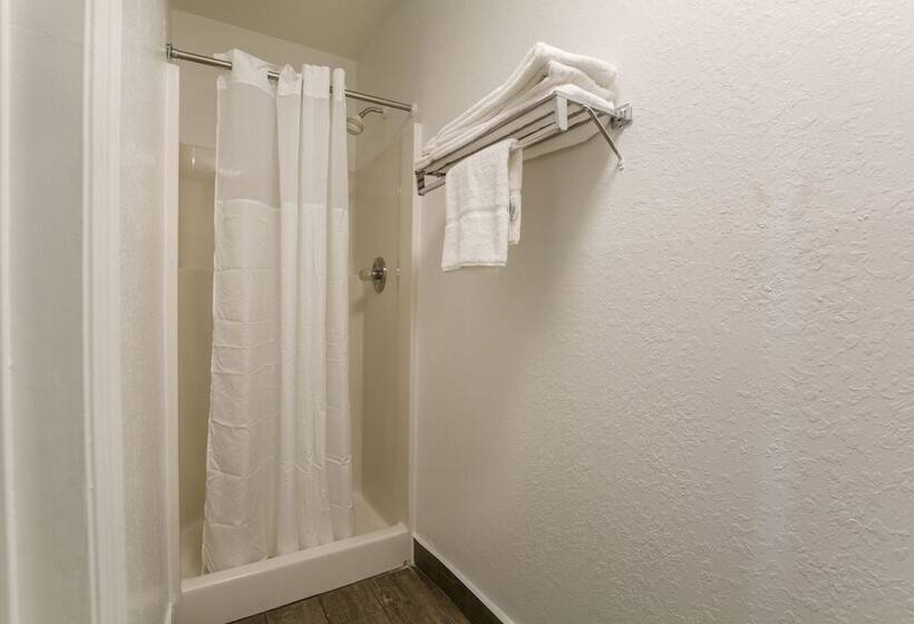 هتل Quality Inn
